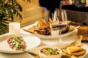 Moana Surfrider, A Westin Resort & Spa, Waikiki Beach