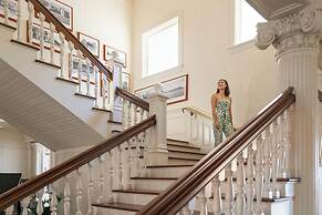 Moana Surfrider, A Westin Resort & Spa, Waikiki Beach