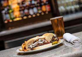 DoubleTree Suites by Hilton Hotel Philadelphia West