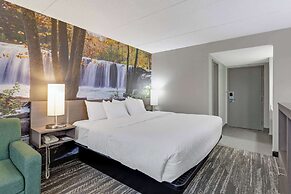 Clarion Pointe Near Erie Casino