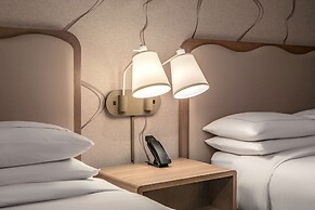 DoubleTree by Hilton Chicago - North Shore Conference Center