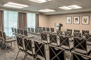DoubleTree by Hilton Chicago - North Shore Conference Center