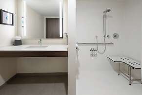 Holiday Inn Hotel and Suites Richmond West End by IHG