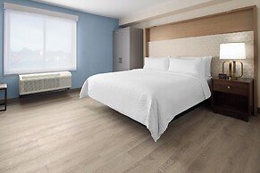 Holiday Inn Hotel and Suites Richmond West End by IHG