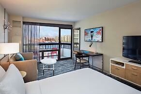 Waterstone Resort & Marina Boca Raton, Curio Collection by Hilton