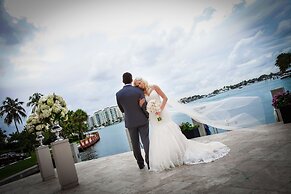 Waterstone Resort & Marina Boca Raton, Curio Collection by Hilton