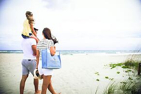 Waterstone Resort & Marina Boca Raton, Curio Collection by Hilton