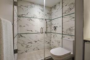 Waterstone Resort & Marina Boca Raton, Curio Collection by Hilton