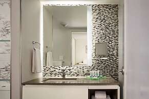 Waterstone Resort & Marina Boca Raton, Curio Collection by Hilton