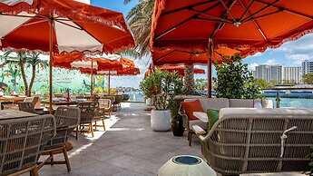 Waterstone Resort & Marina Boca Raton, Curio Collection by Hilton