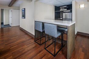 DoubleTree by Hilton Manhattan, KS