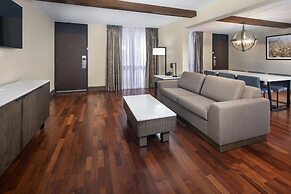 DoubleTree by Hilton Manhattan, KS