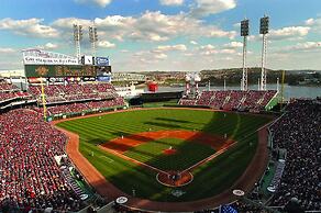 Holiday Inn Cincinnati-Riverfront by IHG