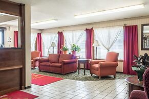 Econo Lodge North