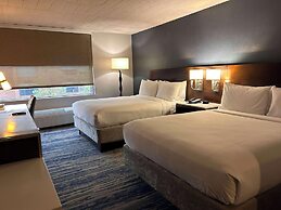 Skyline Hotel Detroit Airport, SureStay Collection by BW