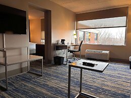 Skyline Hotel Detroit Airport, SureStay Collection by BW
