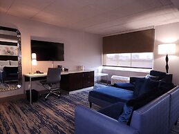 Skyline Hotel Detroit Airport, SureStay Collection by BW