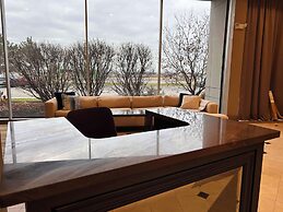 Skyline Hotel Detroit Airport, SureStay Collection by BW