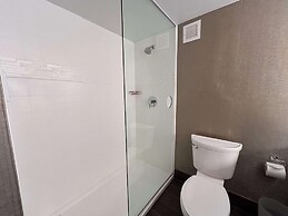 Skyline Hotel Detroit Airport, SureStay Collection by BW