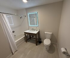 Baldwin Inn & Suites