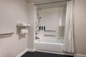 Four Points by Sheraton Bakersfield