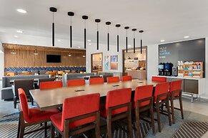 Holiday Inn Express Atlanta Airport - North by IHG