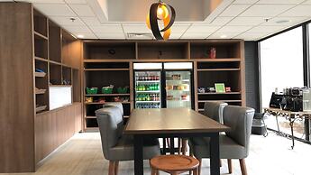 Holiday Inn Roanoke Airport – Conference CTR by IHG