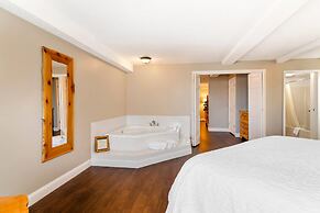 Black Bear Inn, an Ascend Collection Hotel