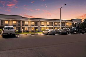 Clarion Inn & Suites Russellville I-40