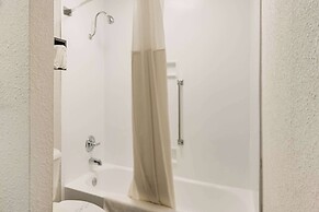 Clarion Inn & Suites Russellville I-40