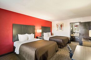 Clarion Inn & Suites Russellville I-40