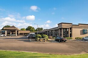 Clarion Inn & Suites Russellville I-40