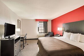 Clarion Inn & Suites Russellville I-40