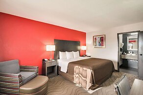 Clarion Inn & Suites Russellville I-40