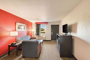 Clarion Inn & Suites Russellville I-40