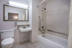 Travelodge by Wyndham Fort Wayne North