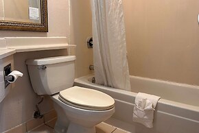 Travelodge by Wyndham Fort Wayne North