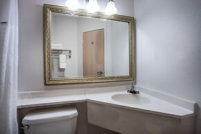 Travelodge by Wyndham Fort Wayne North