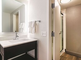 La Quinta Inn & Suites by Wyndham Salem NH