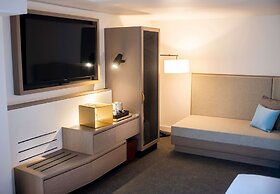 DoubleTree by Hilton St. John's Harbourview