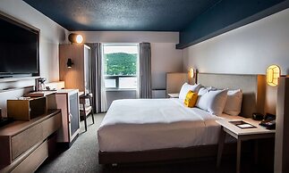 DoubleTree by Hilton St. John's Harbourview