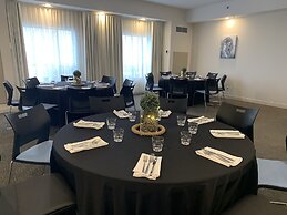 DoubleTree by Hilton St. John's Harbourview