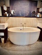 DoubleTree by Hilton St. John's Harbourview