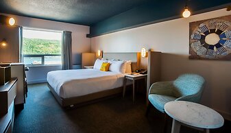 DoubleTree by Hilton St. John's Harbourview