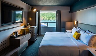 DoubleTree by Hilton St. John's Harbourview