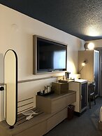 DoubleTree by Hilton St. John's Harbourview