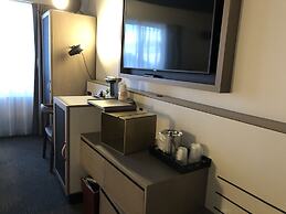 DoubleTree by Hilton St. John's Harbourview