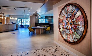 DoubleTree by Hilton St. John's Harbourview