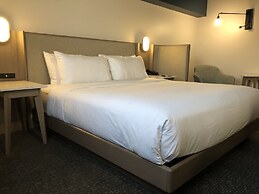 DoubleTree by Hilton St. John's Harbourview