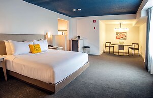 DoubleTree by Hilton St. John's Harbourview